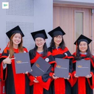 Ao tot nghiep dong phuc mau do phoi vien den