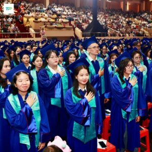 Ao tot nghiep dong phuc xanh duong phoi xanh la cay (2)