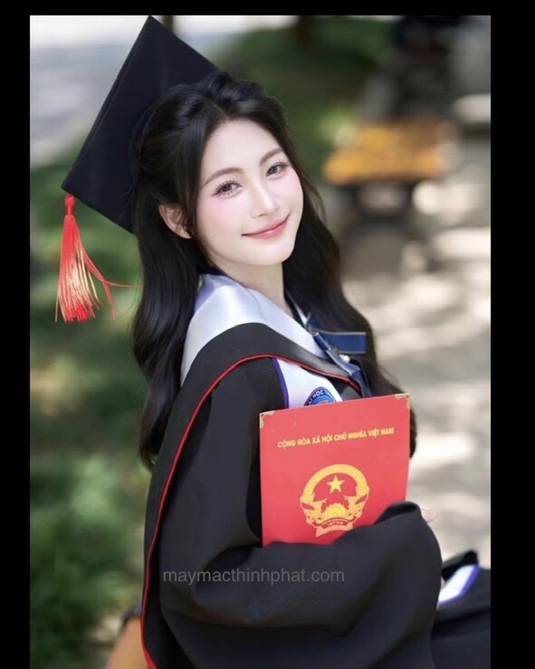 thuê áo cử nhân quốc tế