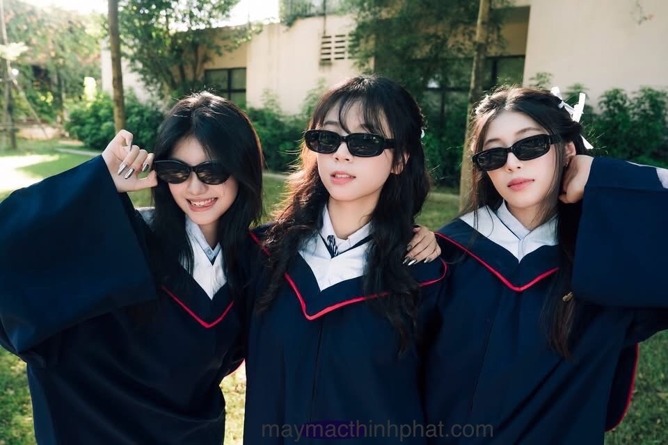 thuê áo cử nhân quốc tế